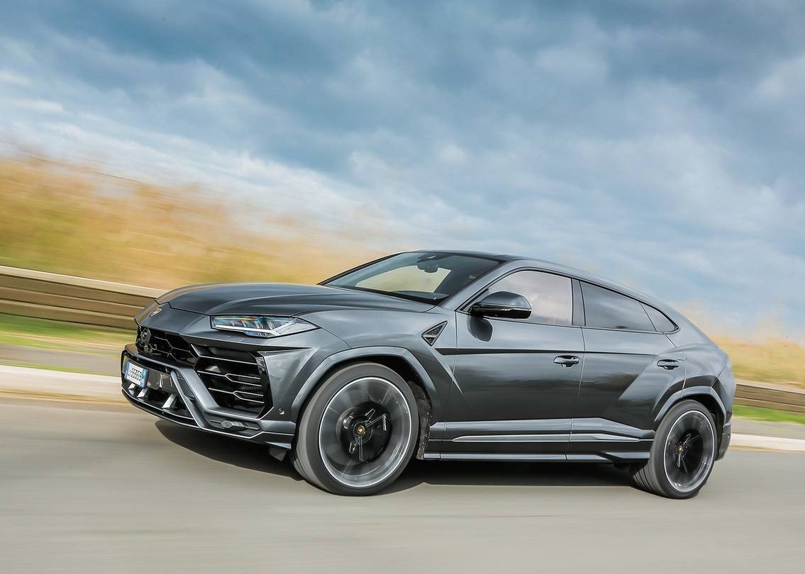 lamborghini urus first drive in italy: lambo sets a sizzling